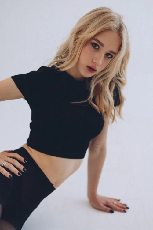 Thumbnail Stylish Elegance: Rocking a Sexy Top on a White Background - Shirymii