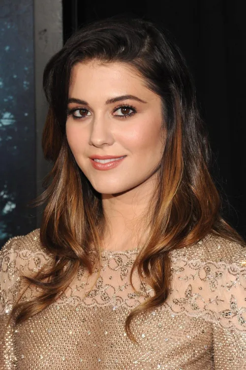 Thumbnail MonicaBellucciLover Admires Mary Elizabeth Winstead in Pretty Girls Category