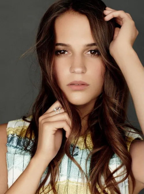 Thumbnail Leo2Vinci_ Presents Alicia Vikander in Pretty Girls Category