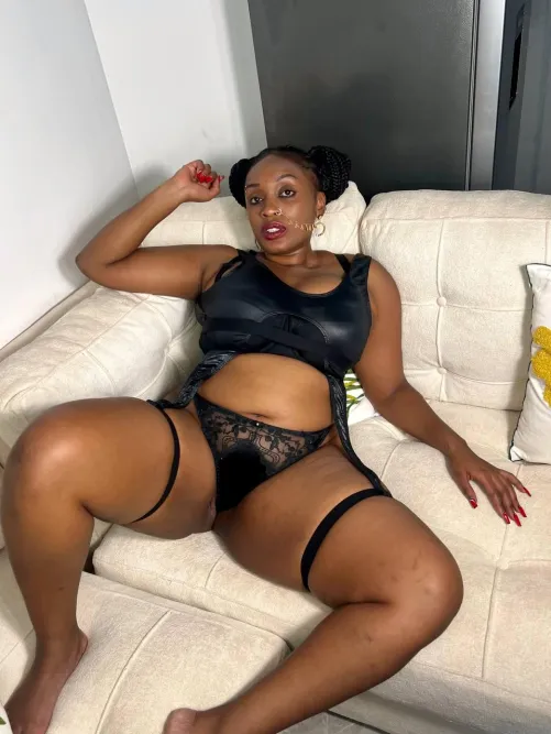 Thumbnail Rozie_99's Unexpected Sensuality: A Pleasant Surprise Awaits
