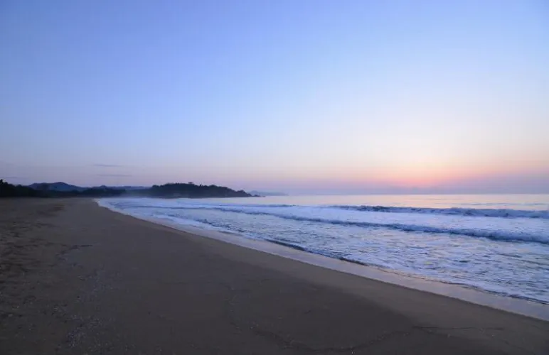 Thumbnail Discover the Enigma of Hamhung Beach in North Korea