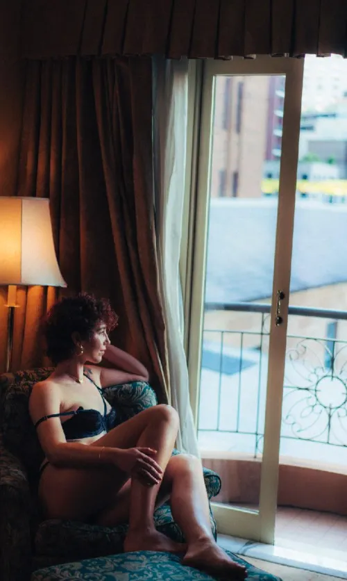 Thumbnail Dreaming of You in Australia: A Feminine Fantasy | LaBeauteFeminine