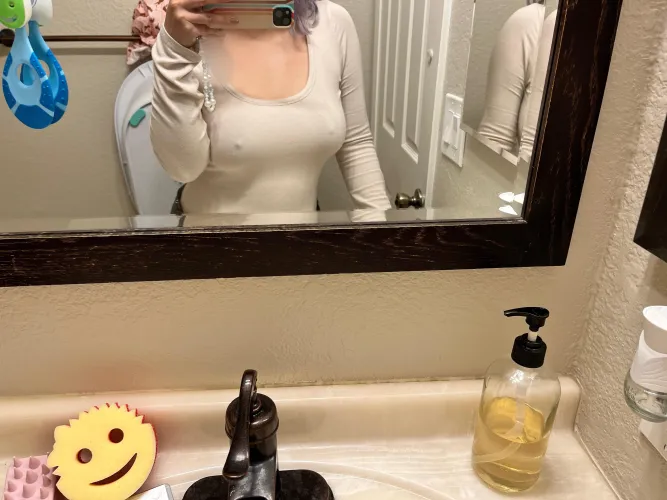 Thumbnail Smile-Worthy Moments: Capturing Beauty Braless with gemmacactus