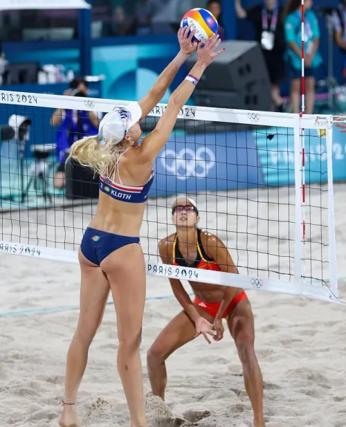 Thumbnail Taryn Kloth Shines in VolleyballGirls