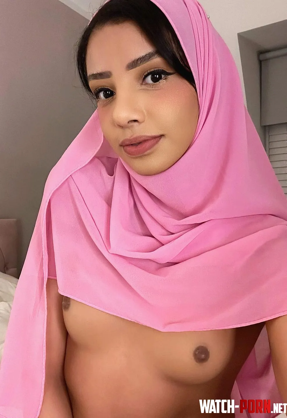Looking pretty for the pic by sexy-slut18