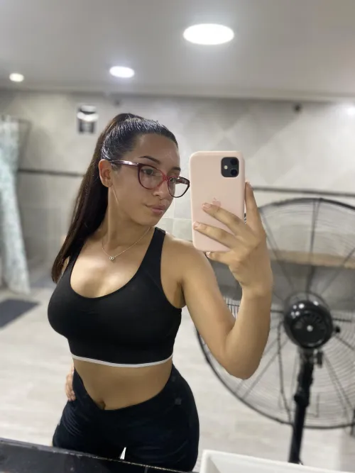 Thumbnail Unleashing Confidence in Crop Tops by Fantastic_Opening809