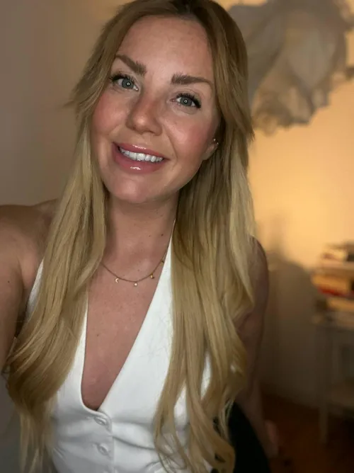 Thumbnail Confidence as Fashion - AngelicPeony_