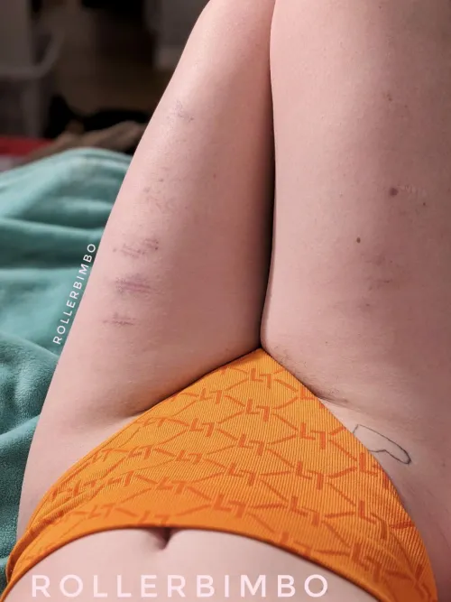 Thumbnail Relax and Unwind with Chilling by rollerbimbo in Thighs
