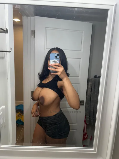 Thumbnail 21-Year-Old Saggy Delights: A Discussion with MiserablePandas