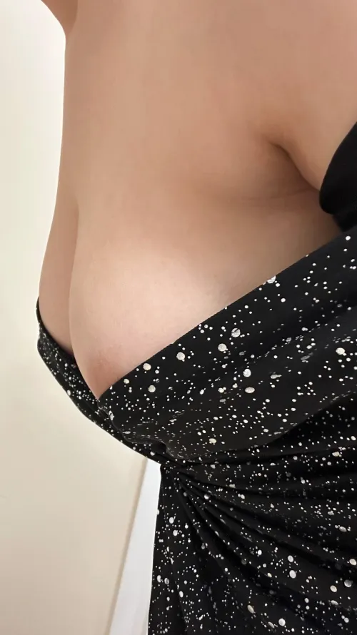 Thumbnail Downblouse: Work Apparel Queries and Potential Desk Distractions