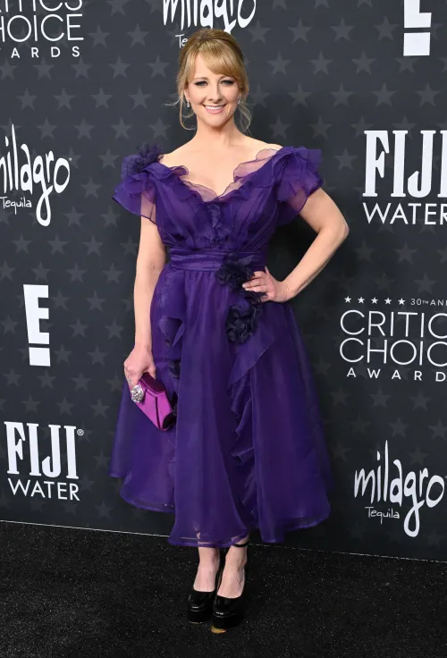 Thumbnail Melissa Rauch: Embracing Her Unique Style | KG101411 | Gentlemanboners