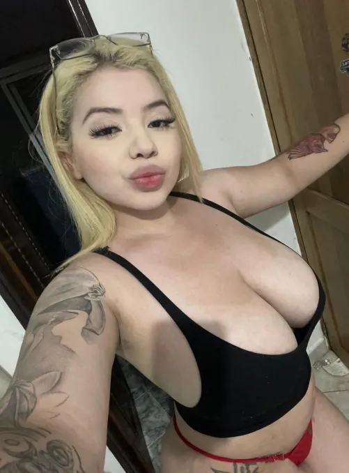 Thumbnail Unlocking Desires: Secrets of baby_isabella's Cleavage