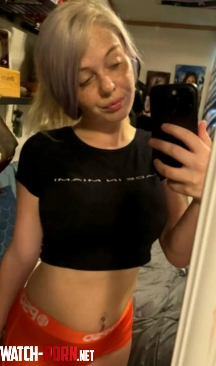 Looking cute and sexy in this crop top today by Twinkly_Auras