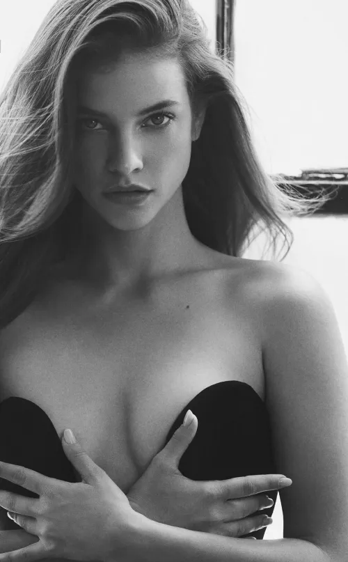 Thumbnail Barbara Palvin: A Model with Timeless Elegance