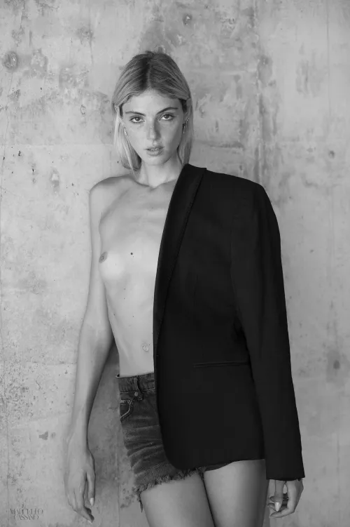 Thumbnail Carla Polas: A Glamorous Session in Miami
