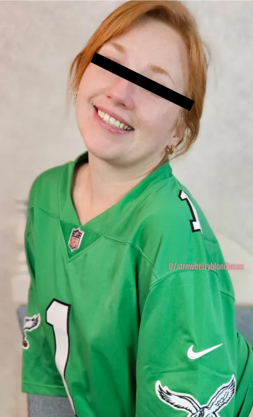 Thumbnail Braless Super Bowl Sunday with StrawberryBlondiexox - Category: Braless