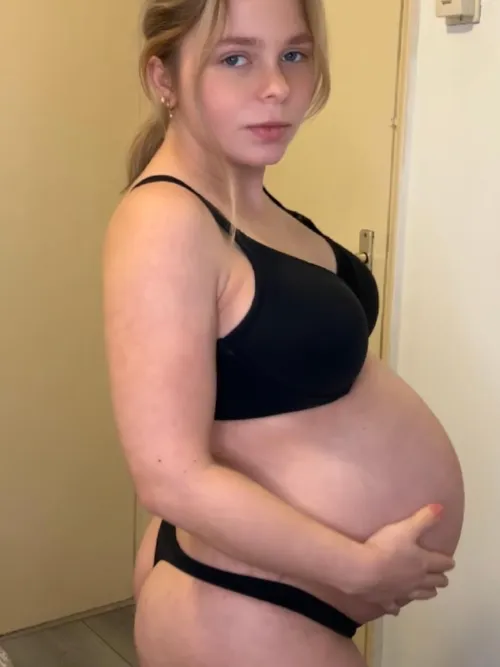 Thumbnail pregnant_brandi's Curves: Do They Impress? | PregnantPetite