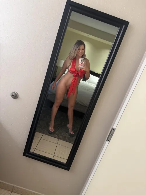 Thumbnail Wrap Yourself Around BriBrooksxxx's Sizzling MILF Legs