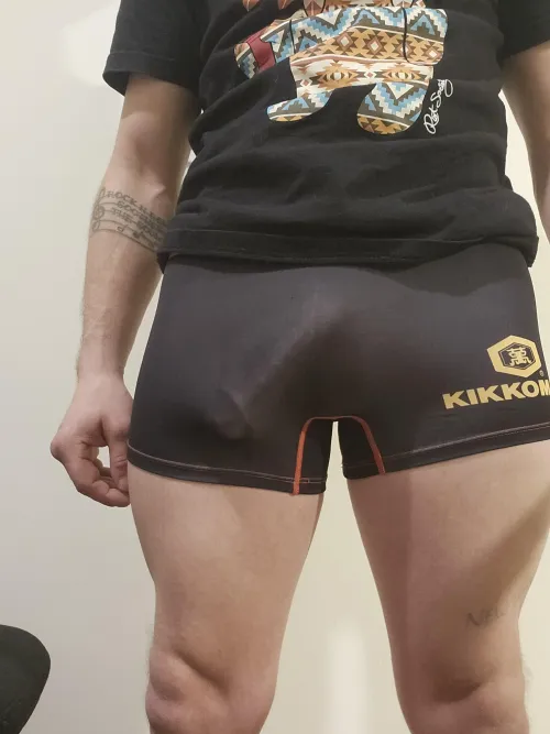 Thumbnail Straight Comfort: 31 and Cozy at Home | metheadman93