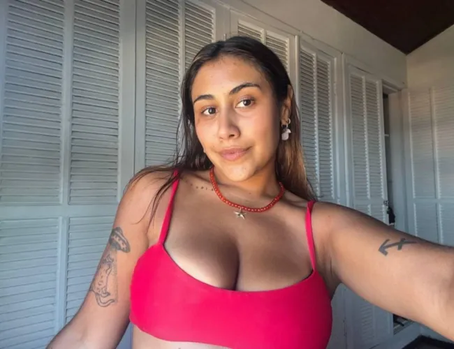 Thumbnail Latina Cleavage Wishes for a Great Week by Flora_OFxo
