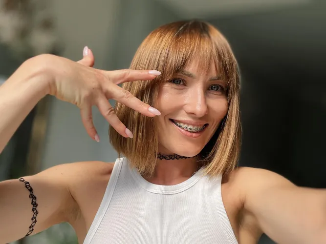 Thumbnail FlexyMonkey's Radiant Smile Lighting Up the Night | HappyEmbarrassedGirls