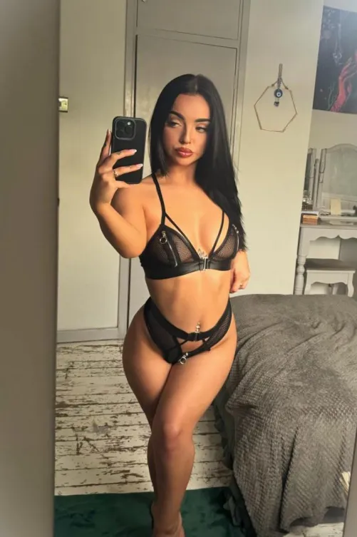 Thumbnail MiaStarlight_'s Enthralling Charm as a 49 Essex Girl