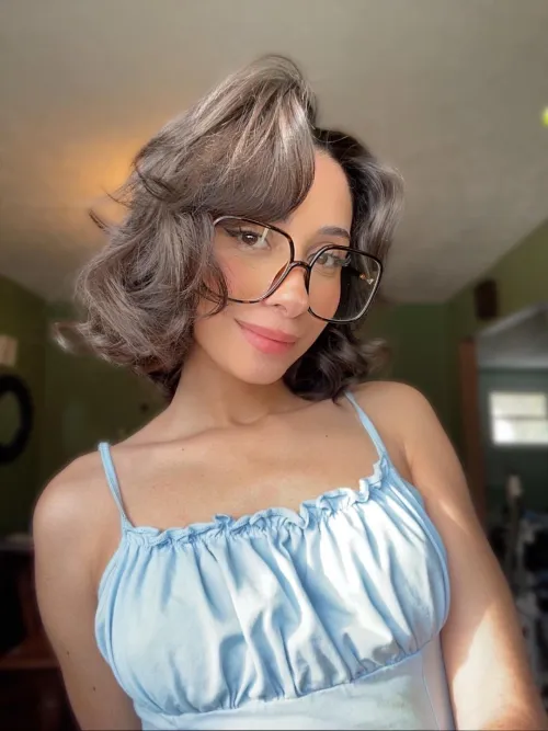 Thumbnail StellarElise Highlights Beauty in the Black x White Mix