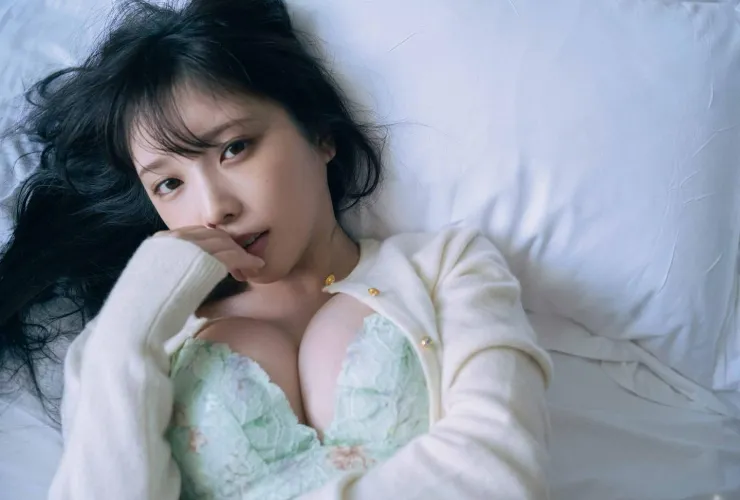 Thumbnail Delve into the Elegance of Yuuki Yoda's Gravure Collection