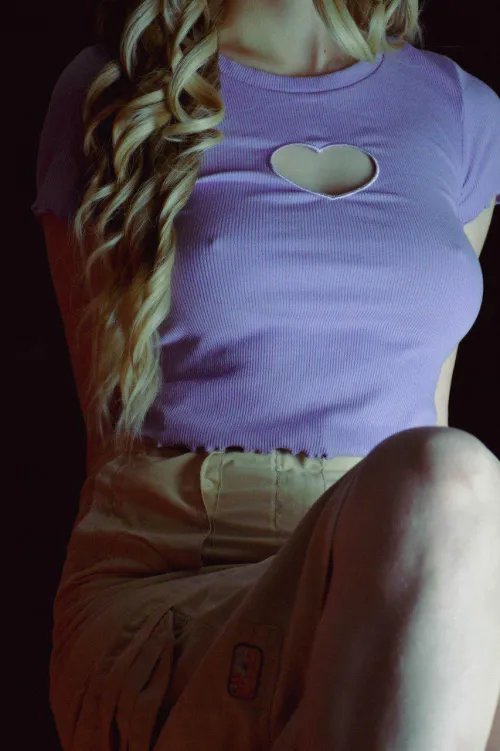 Thumbnail Buonbella Chooses Braless Comfort in 'I Choose to Go Braless' in Pokies Category