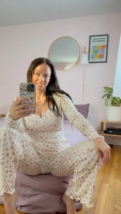 Thumbnail amandasgonewilde: The 'Come Snuggle Me' Pose