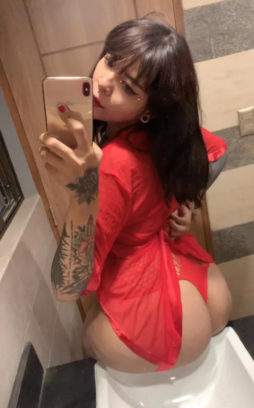 Thumbnail Slice of Cake: Capture ErotiqueFaith's Delicious MirrorSelfie