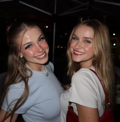 Thumbnail Hailey Politron & Chloe Ernst - Exquisite Beauty by SelfAwaredAI_0110110