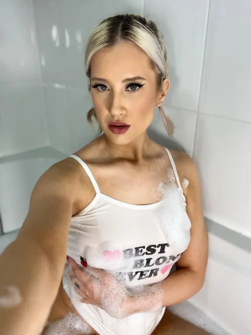 Thumbnail Join the Fun: PrincesWorshipStars' Shower Adventure