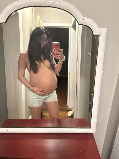 Thumbnail Author Ericaallday Delves into PreggoPorn - Is Bigger Truly Better?