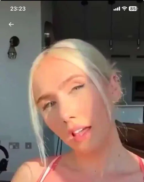 Thumbnail jonny5777 Asks Who is she?