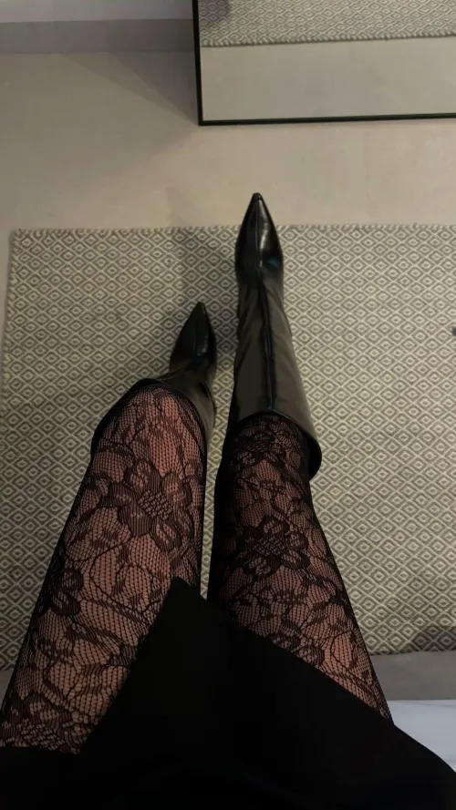 Thumbnail xprettylittlething_x and the Love for Patterned Pantyhose