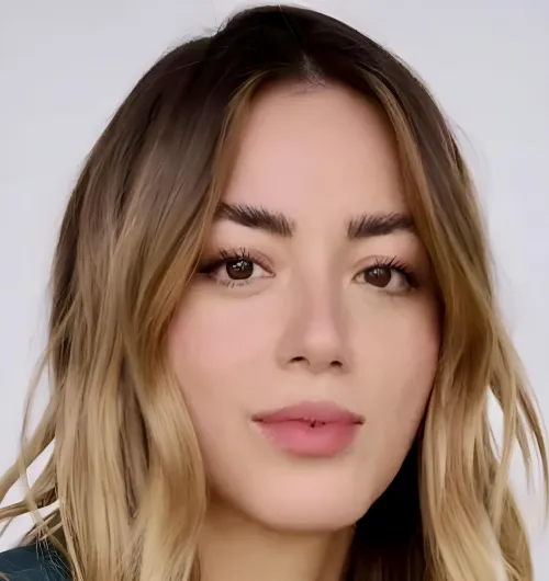Thumbnail Chloe Bennet: A Glimpse of True Beauty | cashmere1977_v3
