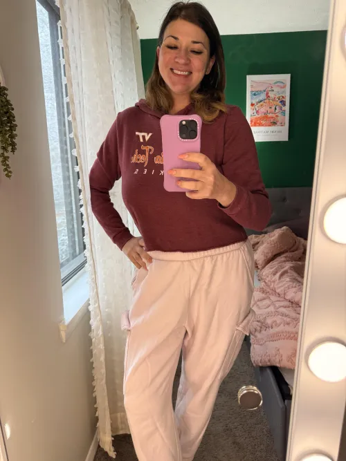 Thumbnail Casual Comfort: Lounging in Sweats | 79slothie