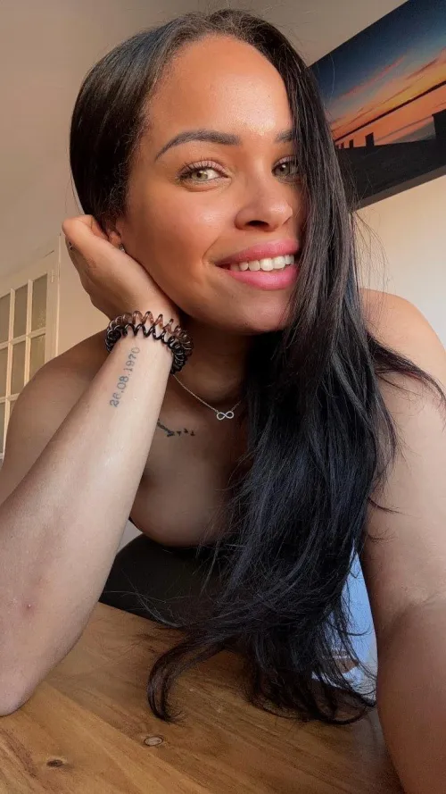 Thumbnail Spreading joy with a smile: Discover brunette's favorite way | hoties_mia