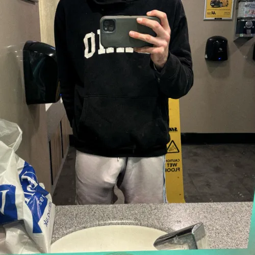 Thumbnail Fartooawake's Bulges: 24 Gay Service Station Encounter