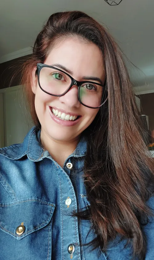 Thumbnail Isiscristine's Cute Charm: Unveiling Girls with Glasses