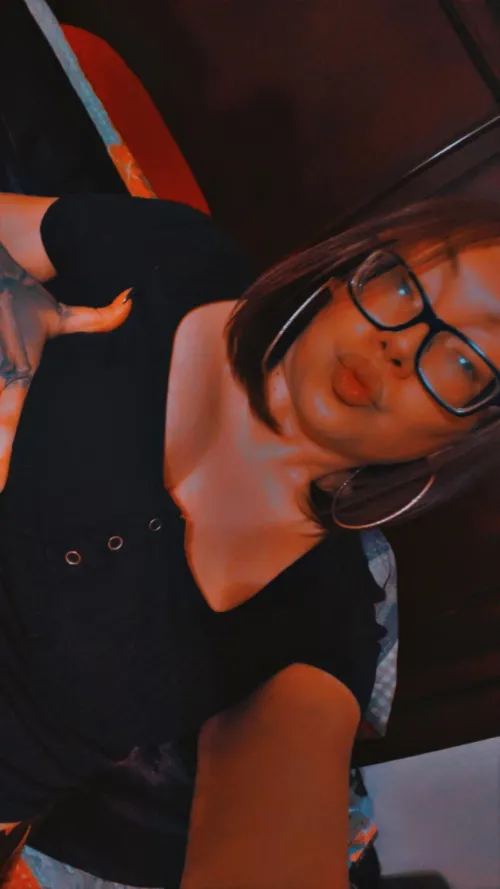 Thumbnail Discover the Allure of Sexy MILFs: StonerNextDoor Spotlight