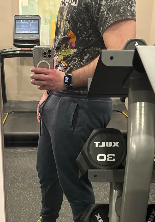 Thumbnail Jerseystretch Unveils His Gym Bulge: A 23-Year-Old Gay Revelation