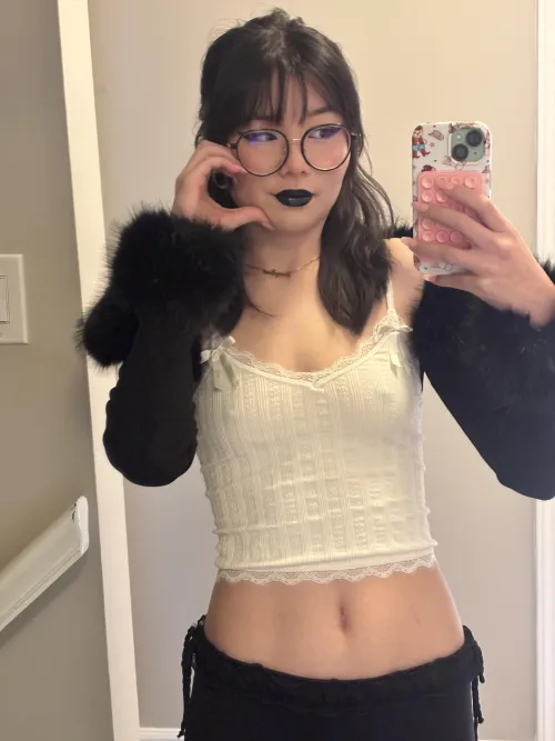 Thumbnail Ultimate Fashion Favorite: SungEunSays's Top Croptop Outfit