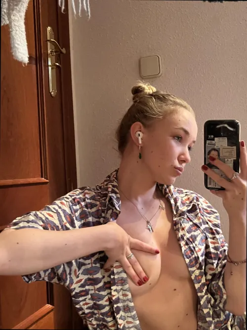 Thumbnail Seductive Tease: Captivating Daddy with Playful Charms
