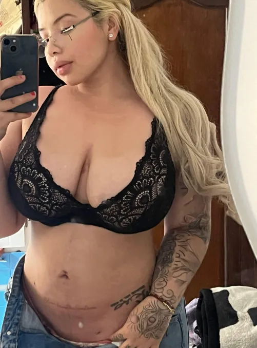 Thumbnail Mastering the Art of Mirror Selfies for Cleavage by baby_isabella