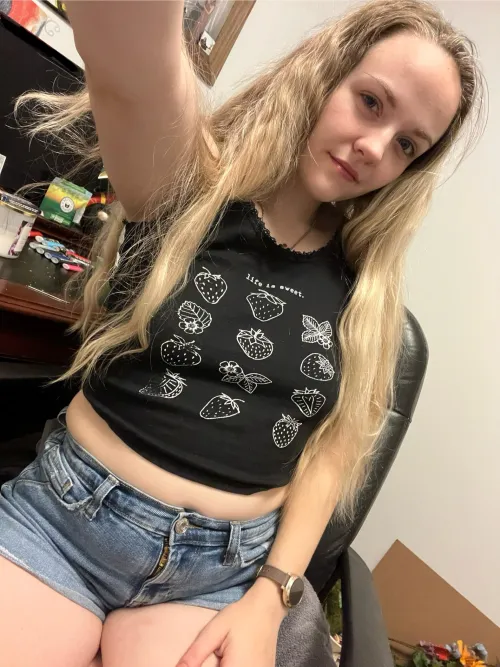 Thumbnail Small but Squishable: Embracing Funsized Beauty with vallarry420