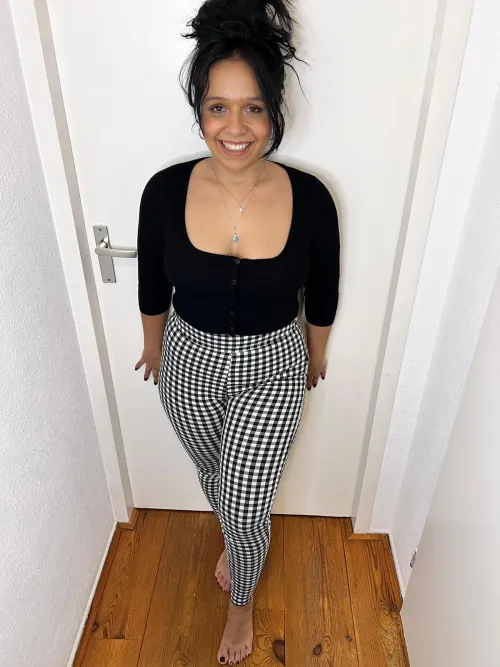 Thumbnail In Love with Petites: 'I am the only one that thinks everybody should fall in love with petite girls' by Galadriel69_