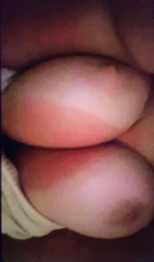 Thumbnail Get Honest Ratings on Your Appearance in ratemyboobs