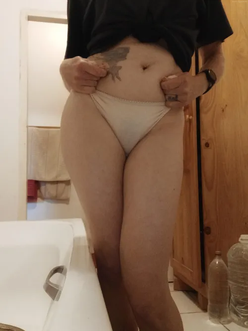 Thumbnail katelin_pepperworth1 Presents 'Comfort Deluxe' in MilfPanties
